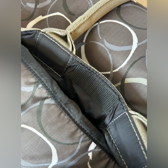 LeSportsac Eunice Convertible Tote/Backpack - Picture 6 of 8